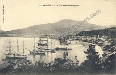 Carte postale ancienne La Ville avant les éruptions — st Pierrex (Martinique)