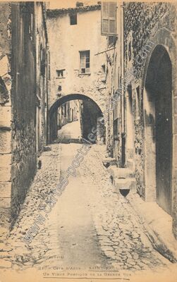 Carte postale ancienne Un Vieux Portique de la Grande Rue — Saint Paul (Alpes-Maritimes)