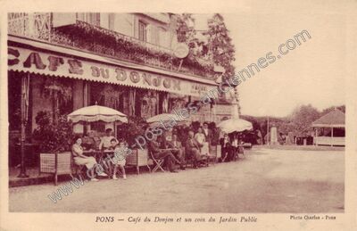 Carte postale ancienne Café du Donjon et un coin du Jardin Public — Pons (Charente-Maritime)