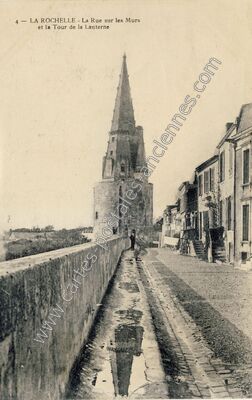 Carte postale ancienne La Rue sur les Murs et la Tour de la Lanterne — La Rochelle (Charente-Maritime)