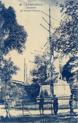 Carte postale ancienne Monument du Souvenir Français — La Rochelle (Charente-Maritime)