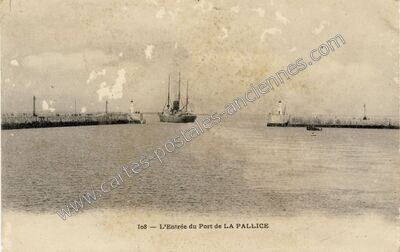 Carte postale ancienne L'Entrée du Port — La Rochelle (Charente-Maritime)