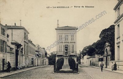 Carte postale ancienne Statue de Réaumur — La Rochelle (Charente-Maritime)