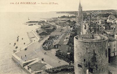 Carte postale ancienne Sortie du Port — La Rochelle (Charente-Maritime)