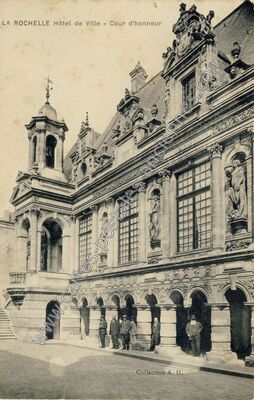 Carte postale ancienne Hôtel de Ville - Cour d'honneur — La Rochelle (Charente-Maritime)