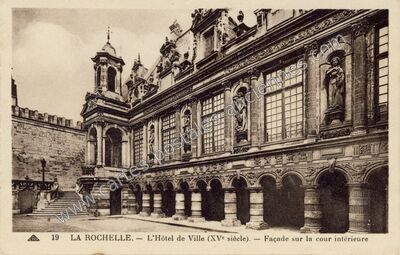Carte postale ancienne L'Hôtel de Ville (XVe siècle). — Façade sur la cour intérieure — La Rochelle (Charente-Maritime)