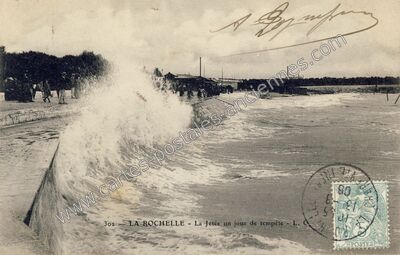 Carte postale ancienne La Jetée un jour de tempête — La Rochelle (Charente-Maritime)