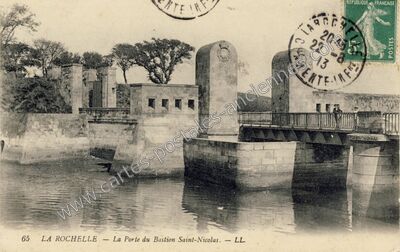 Carte postale ancienne La Porte du Bastion Saint-Nicolas — La Rochelle (Charente-Maritime)
