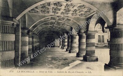 Carte postale ancienne Hôtel de Ville. — Galerie du Rez-de-Chaussée — La Rochelle (Charente-Maritime)