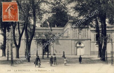 Carte postale ancienne La Préfecture — La Rochelle (Charente-Maritime)