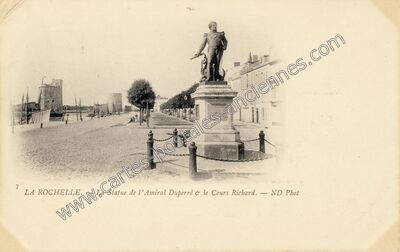 Carte postale ancienne La Statue de l'Amiral Duperré & le Cours Richard — La Rochelle (Charente-Maritime)