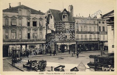 Carte postale ancienne Place du Marché — La Rochelle (Charente-Maritime)
