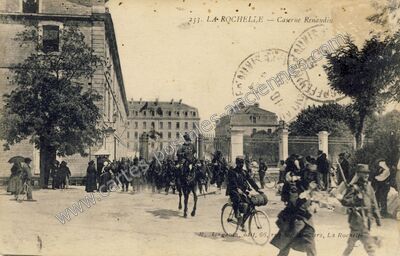 Carte postale ancienne Caserne Renaudin — La Rochelle (Charente-Maritime)