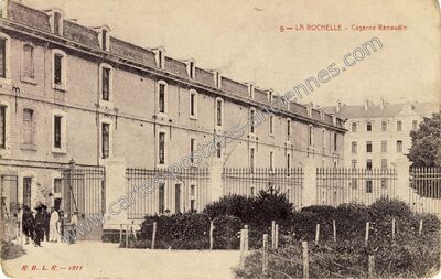 Carte postale ancienne Caserne Renaudin — La Rochelle (Charente-Maritime)