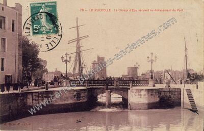 Carte postale ancienne La Chasse d'Eau servant au dévasement du Port — La Rochelle (Charente-Maritime)