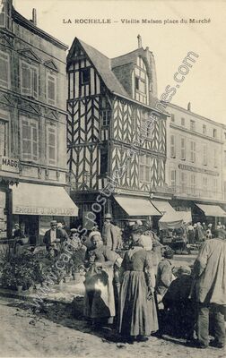 Carte postale ancienne Vieille Maison place du Marché — La Rochelle (Charente-Maritime)