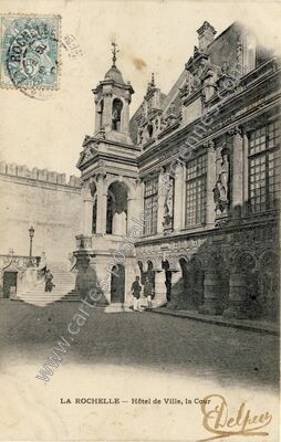 Carte postale ancienne Hôtel de Ville, la Cour — La Rochelle (Charente-Maritime)