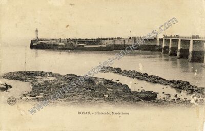 Carte postale ancienne L'Estacade, Marée basse — Royan (Charente-Maritime)