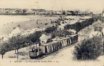 Carte postale ancienne La Plage prise du Family-Hôtel — Royan (Charente-Maritime)