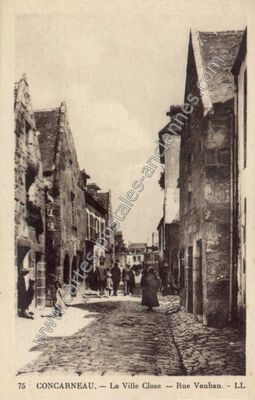 Carte postale ancienne La Ville Close — Rue Vauban — Concarneau (Finistère)