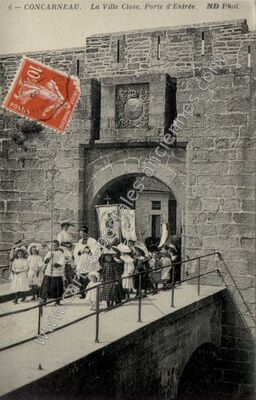 Carte postale ancienne La Ville Close, Porte d'Entrée — Concarneau (Finistère)