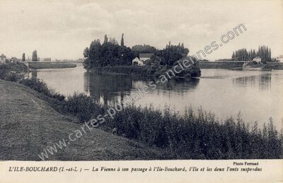 Carte postale ancienne La Vienne à son passage, l'Ile et les deux Ponts suspendus — L'Île-Bouchard (Indre-et-Loire)