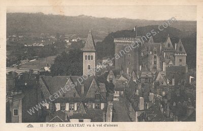 Carte postale ancienne Le Château vu à vol d'oiseau — Pau (Pyrénées-Atlantiques)