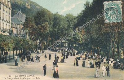 Carte postale ancienne Le Parc pendant la Musique — Mont-Dore (Puy-de-Dôme)