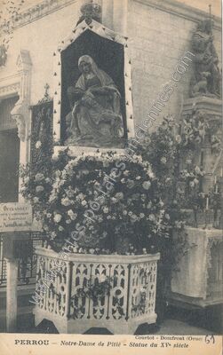 Carte postale ancienne Notre-Dame de Pitié - Statue du XVe siècle — Perrou (Orne)