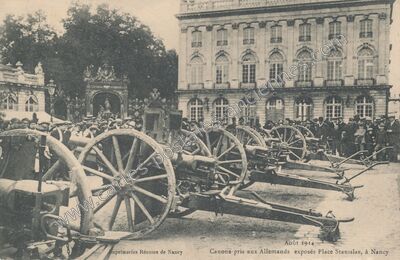Carte postale ancienne Canons pris aux Allemands exposés Place Stanislas — Nancy (Meurthe-et-Moselle)