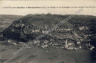 Carte postale ancienne Lacave entre Souillac et Rocamadour, le village et la montagne où sont situées les Grottes — Lacave (Lot)