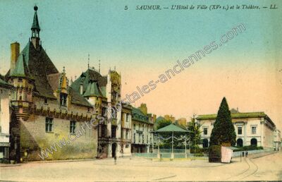 Carte postale ancienne L'Hôtel de Ville et le Théâtre — Saumur (Maine-et-Loire)