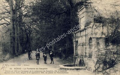 Carte postale ancienne La Fontaine du Dauphin — Nérac (Lot-et-Garonne)