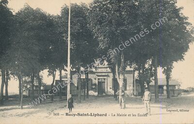 Carte postale ancienne La Mairie et les Écoles — Bucy-Saint-Liphard (Loiret)