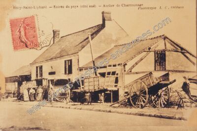 Carte postale ancienne Entrée du pays (côté sud). — Atelier de Charronnage — Bucy-Saint-Liphard (Loiret)