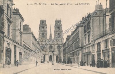 Carte postale ancienne La Rue Jeanne-d'Arc. La Cathédrale — Orléans (Loiret)