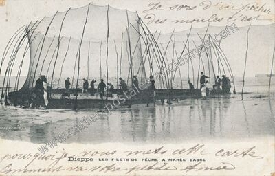 Carte postale ancienne Les filets de pêche à marée basse — Dieppe (Seine-Maritime)