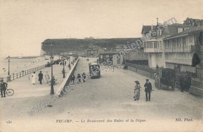 Carte postale ancienne Le Boulevard des Bains et la Digue — Fécamp (Seine-Maritime)