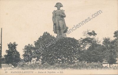 Carte postale ancienne Statue de Napoléon — Maisons-Laffitte (Yvelines)